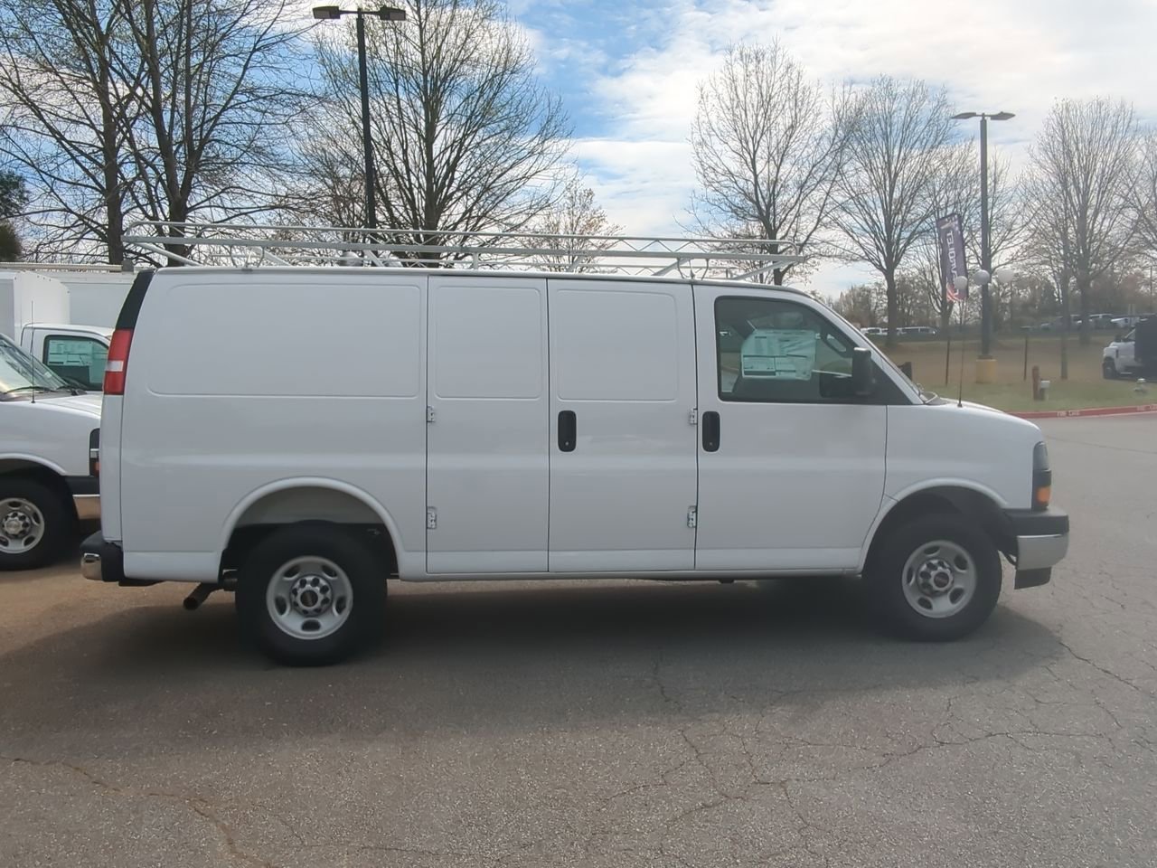 2025 GMC Savana Cargo Work Van - Photo 9