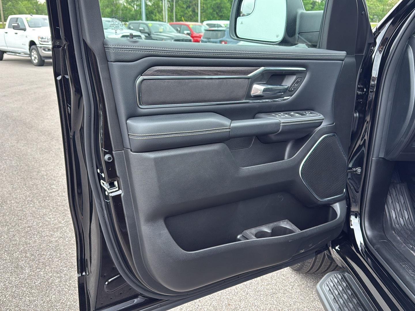 New 2026 Diamond Black Crystal Pearl-Coat Exterior Paint RAM Laramie image 22
