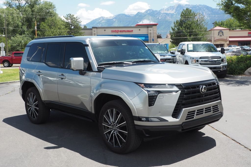 Used 2025 Silver Lexus 550 Luxury+ image 3