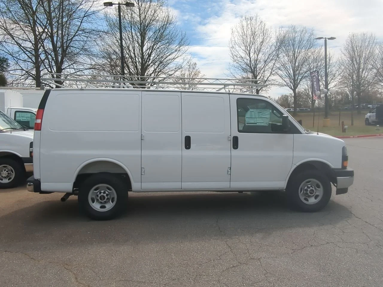 New 2025 Summit White GMC Work Van image 9