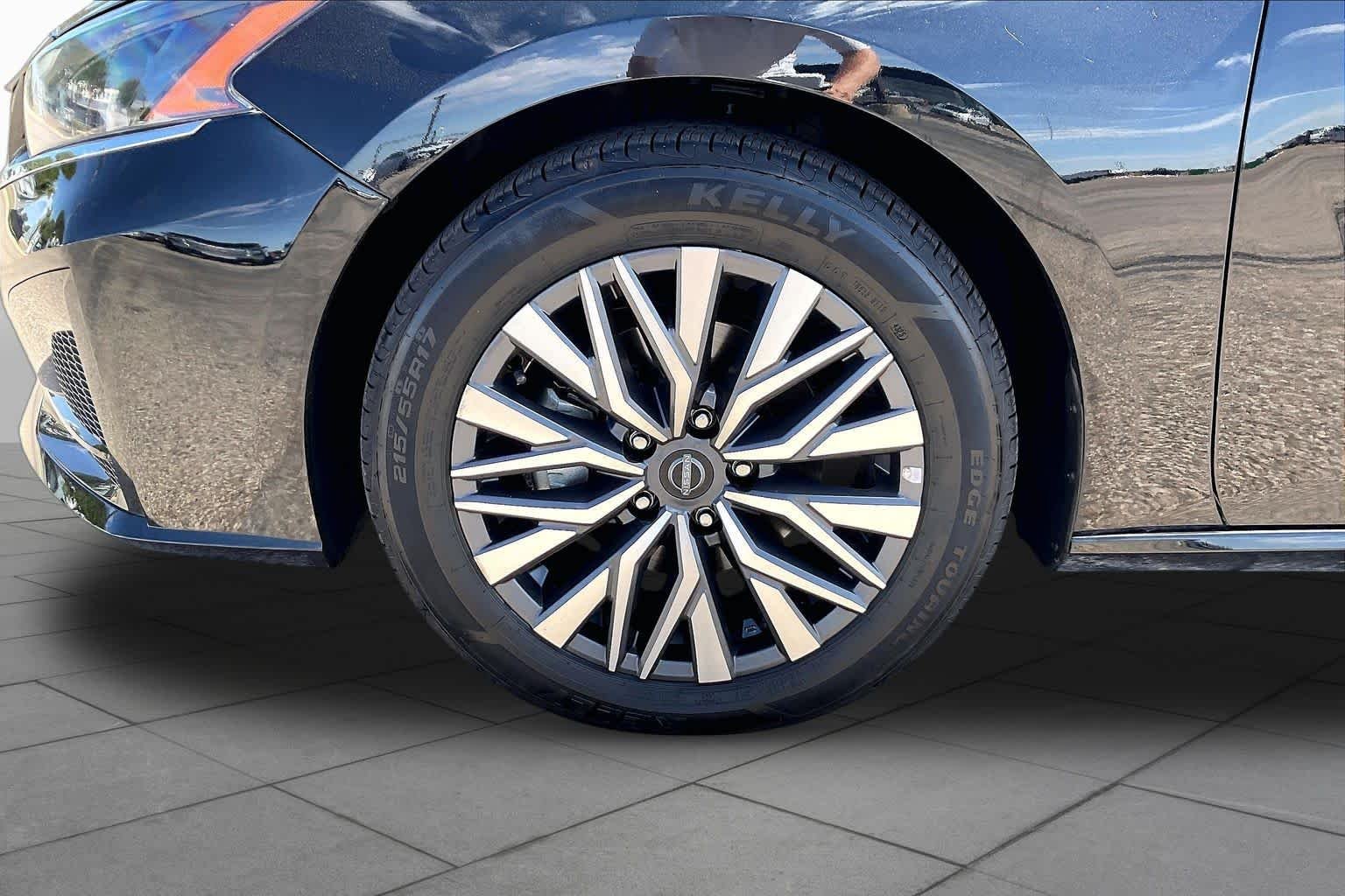 Used 2025 Super Black Nissan SV image 10