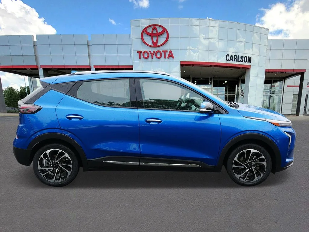 Used 2022 Chevrolet Bolt EUV Premier with VIN 1G1FZ6S09N4105533 for sale in Minneapolis, Minnesota