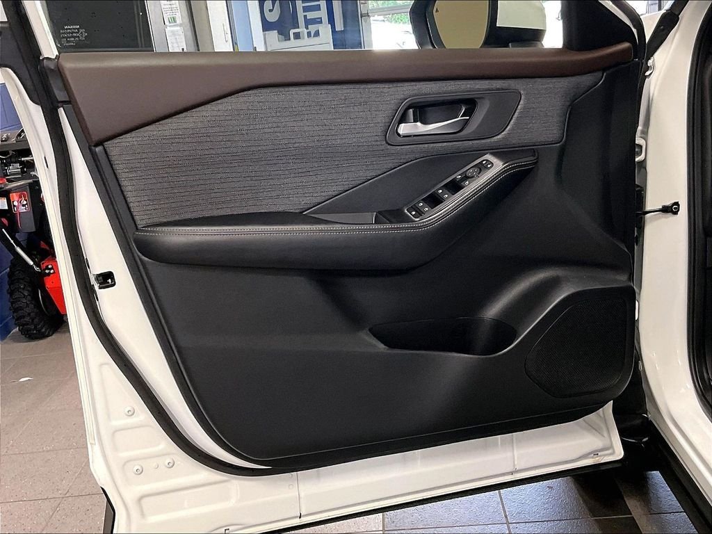 Used 2023 White Nissan SV image 9