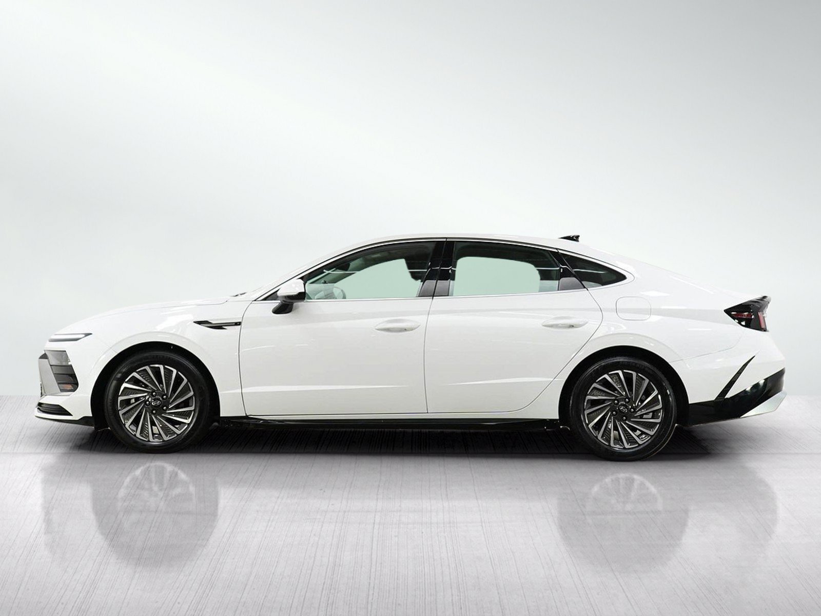 Used 2025 Hyundai Sonata Hybrid SEL with VIN KMHL34JJ4SA129497 for sale in Minneapolis, Minnesota