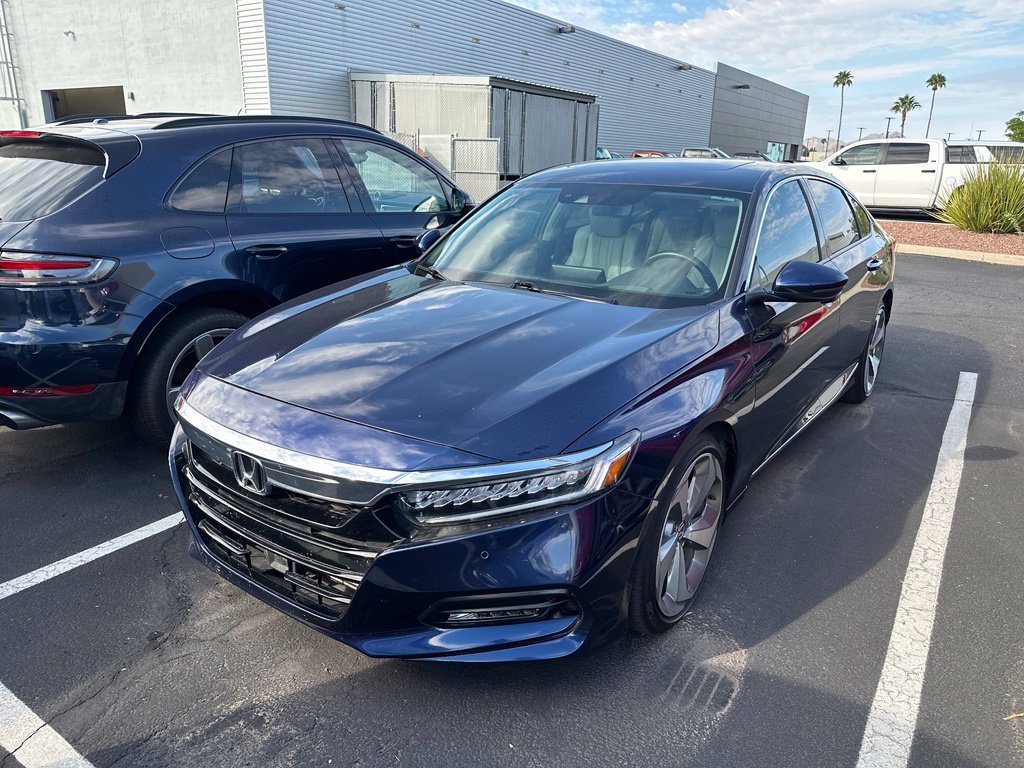 Used 2018 Blue Honda Touring image 5