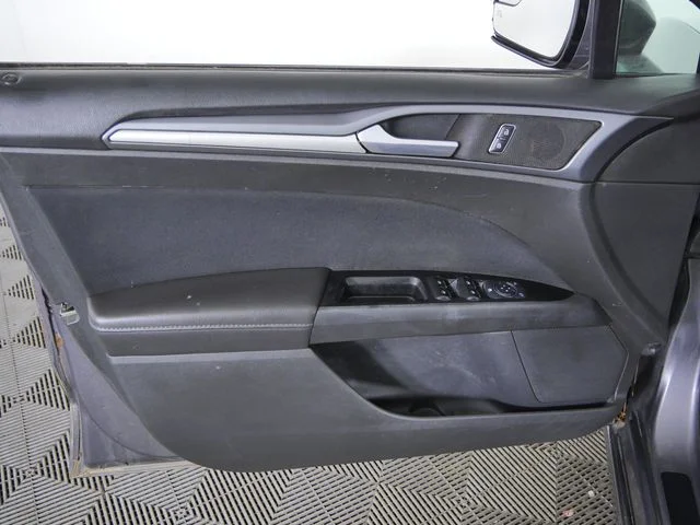 Used 2013 Gray Ford SE image 18