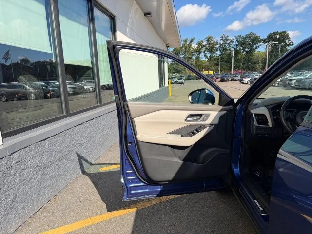 Used 2021 Blue Nissan SL image 28