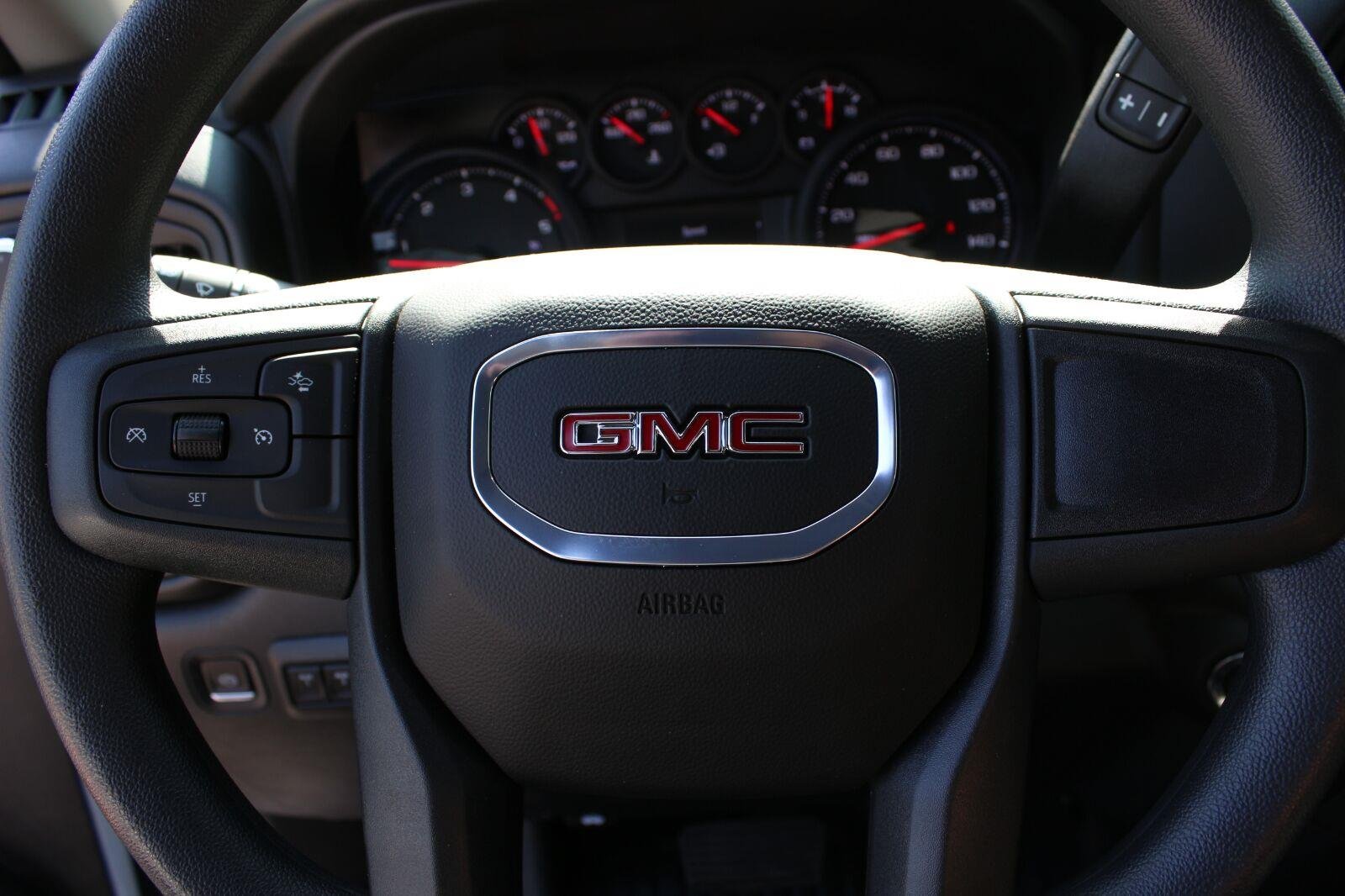 New 2026 Summit White GMC Pro image 23