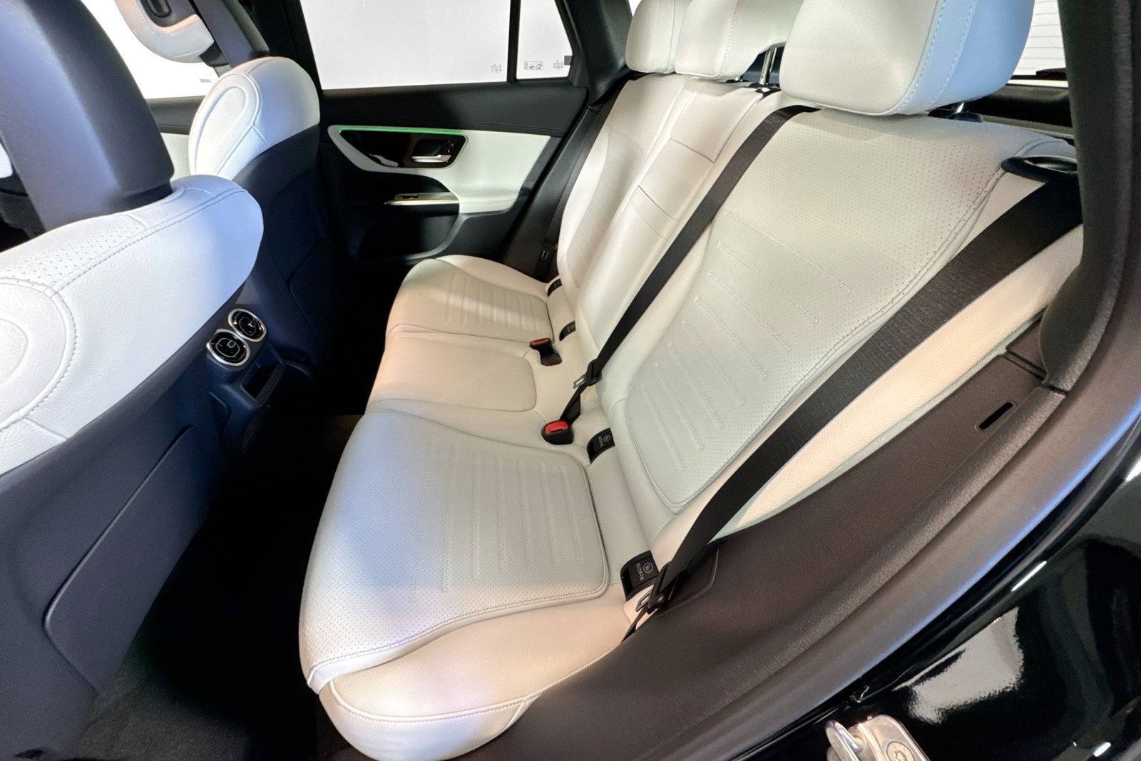 New 2026 Black Mercedes-Benz GLC 300 image 22