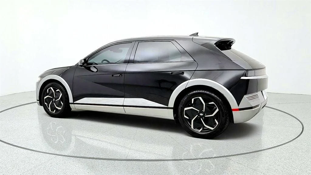 Used 2024 Abyss Black Hyundai Limited RWD Long Range image 7