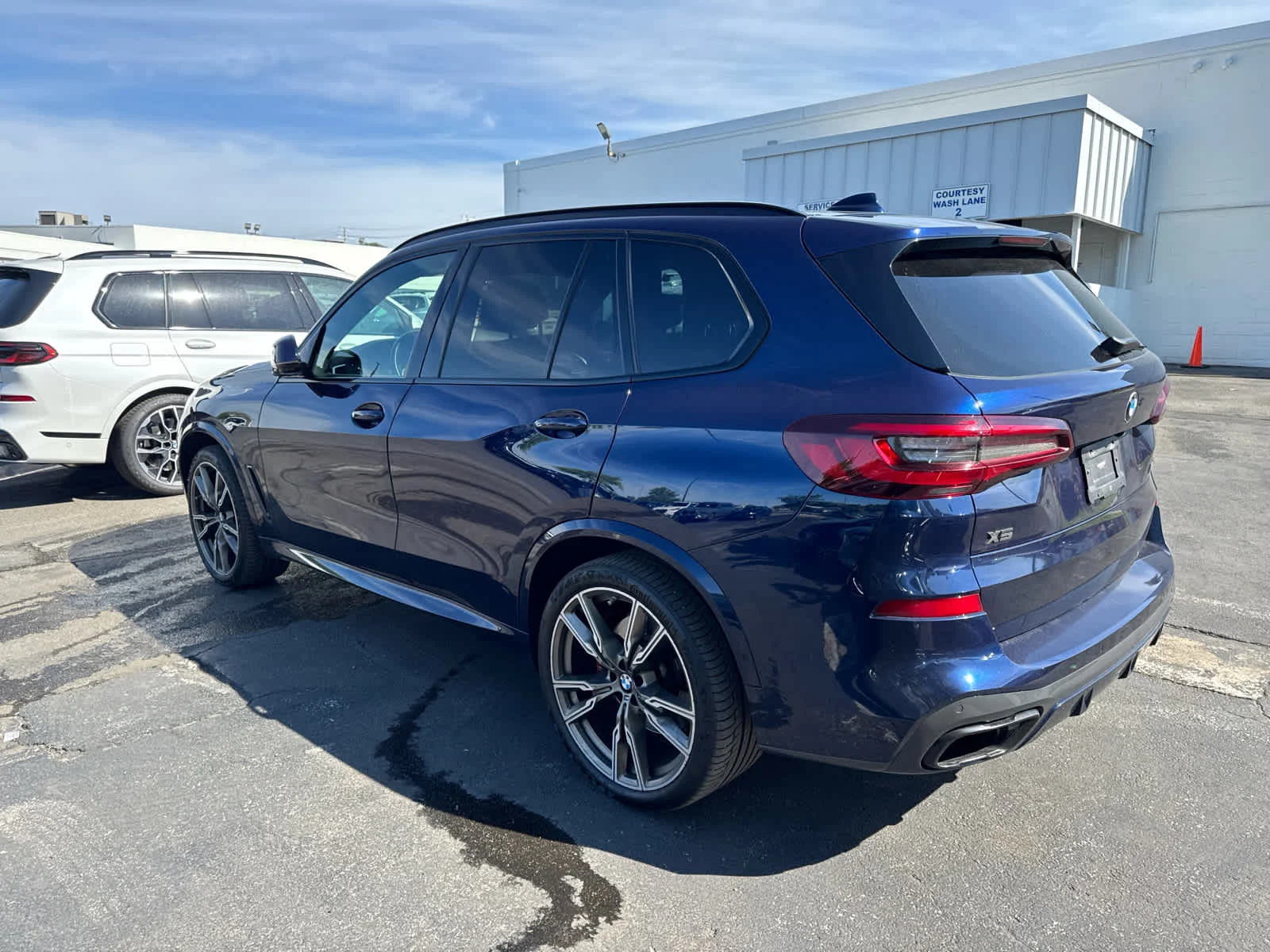 Used 2022 Tanzanite Blue II Metallic BMW M50i image 9