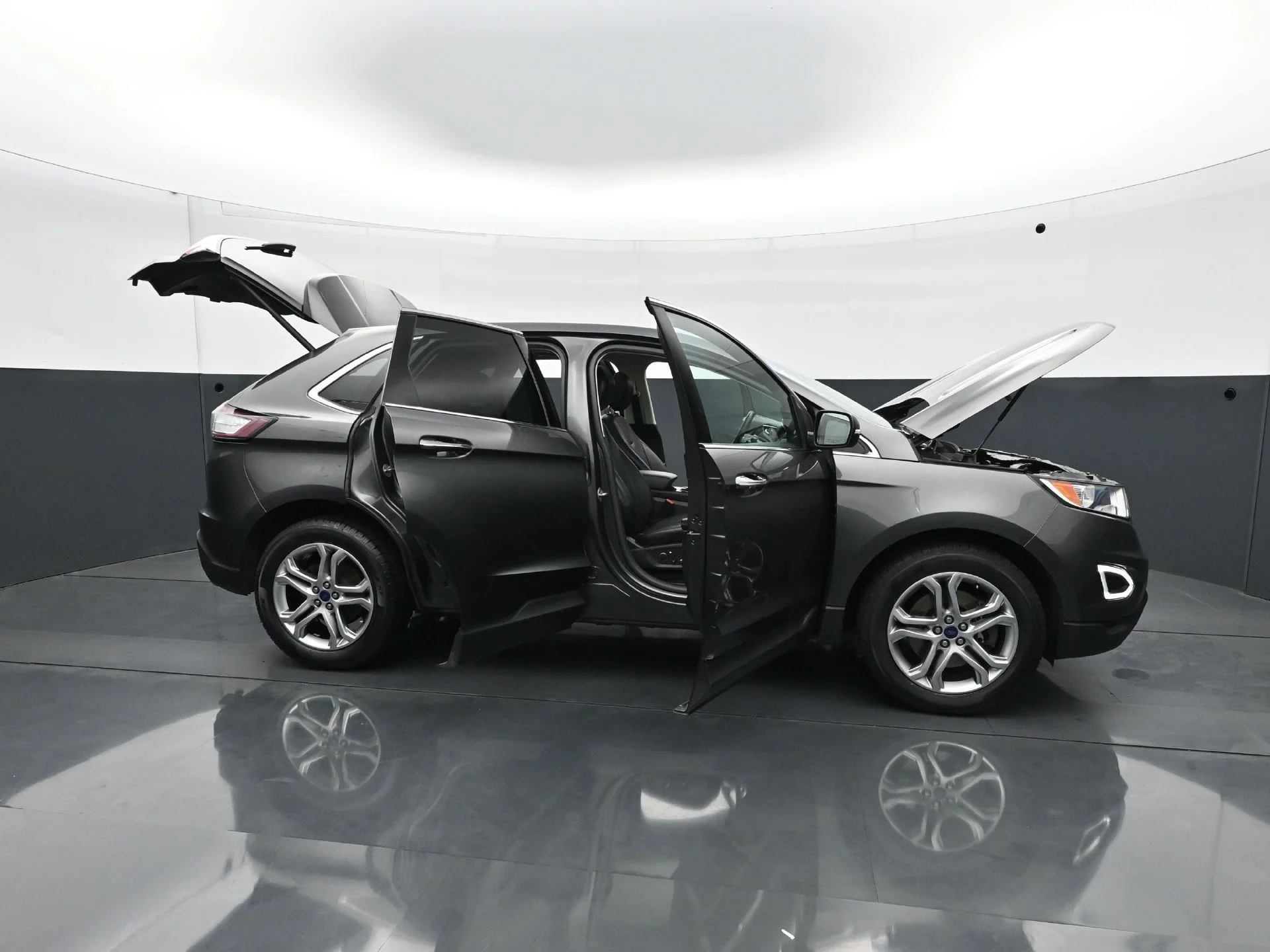 Used 2015  Ford 4D WAGON TITANIUM AWD image 35