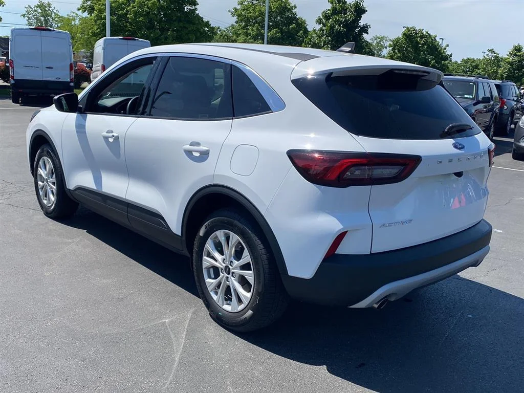Used 2023 Oxford White Ford Active image 8