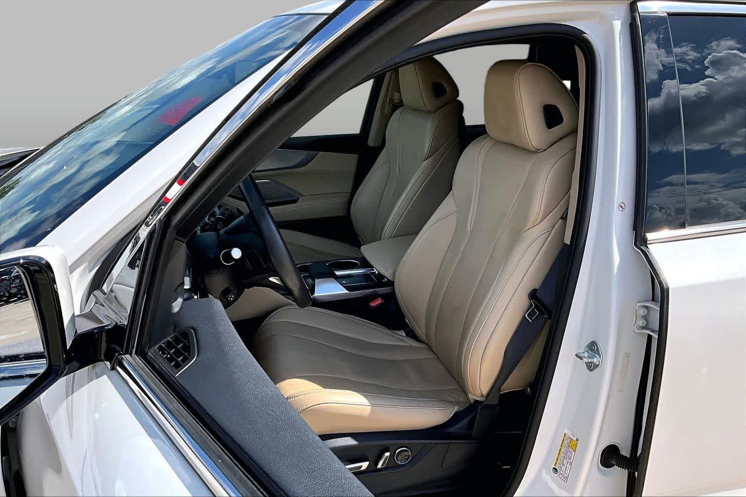 Used 2024 Platinum White Pearl Acura w/Technology Package image 8