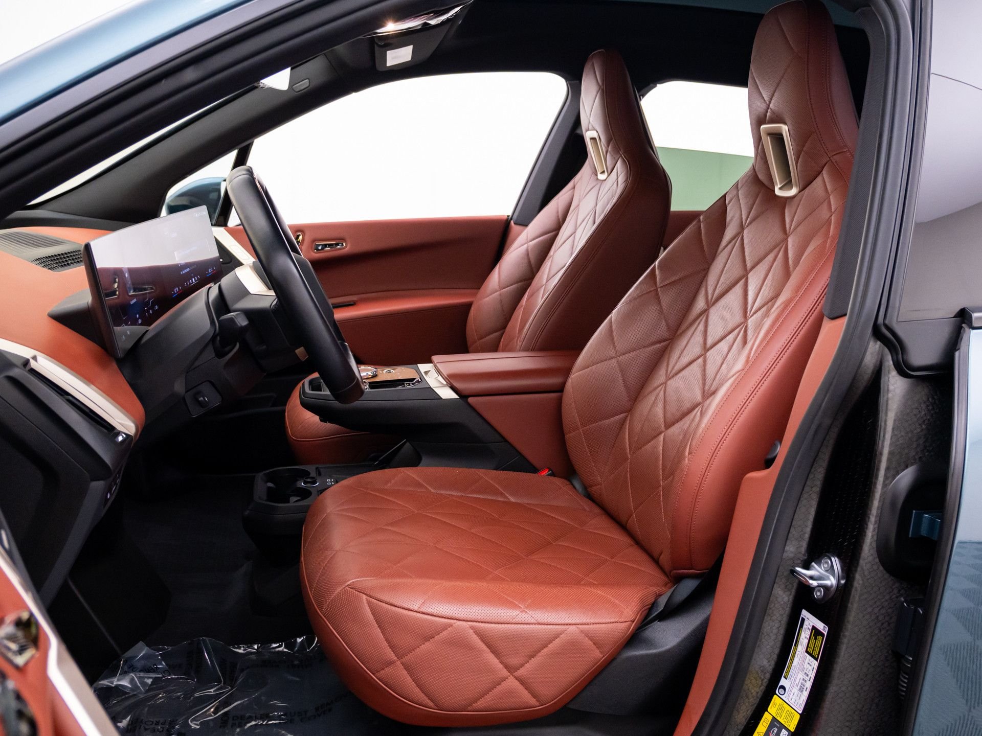 Used 2024 Blue BMW xDrive50 image 17