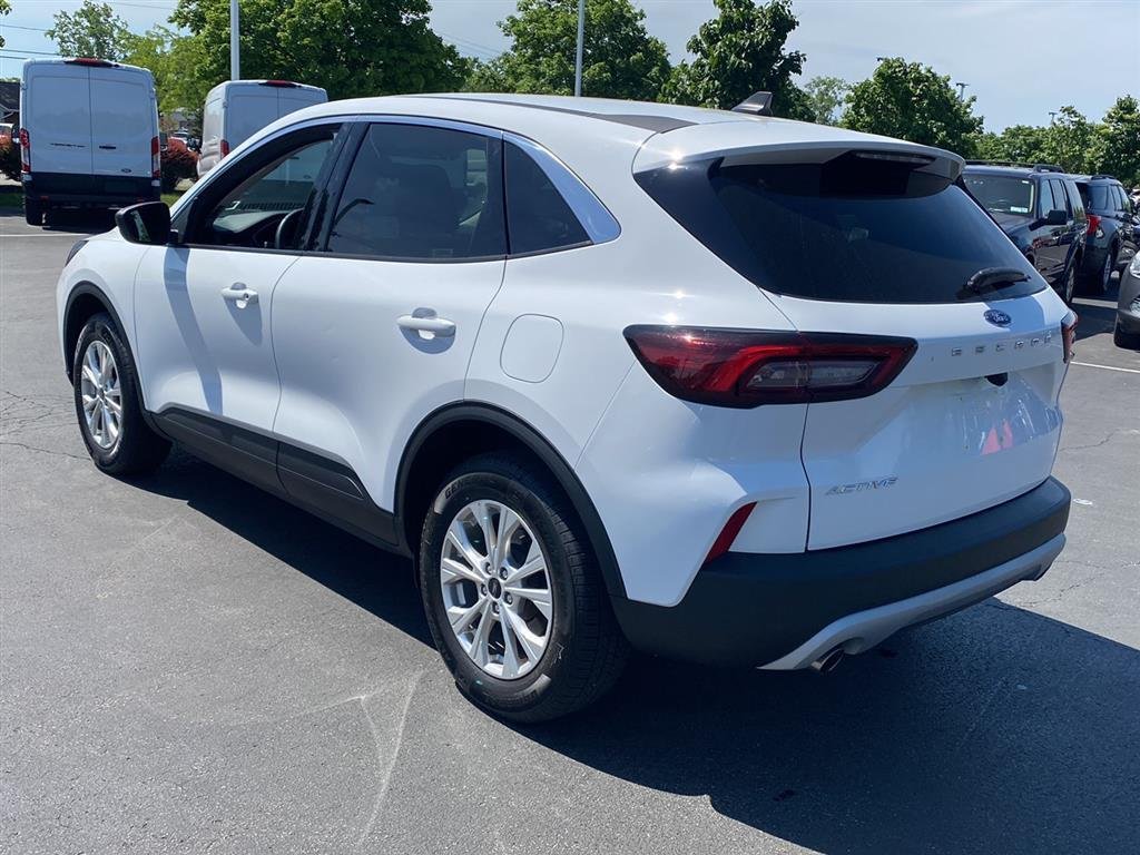 Used 2023 Oxford White Ford Active image 8