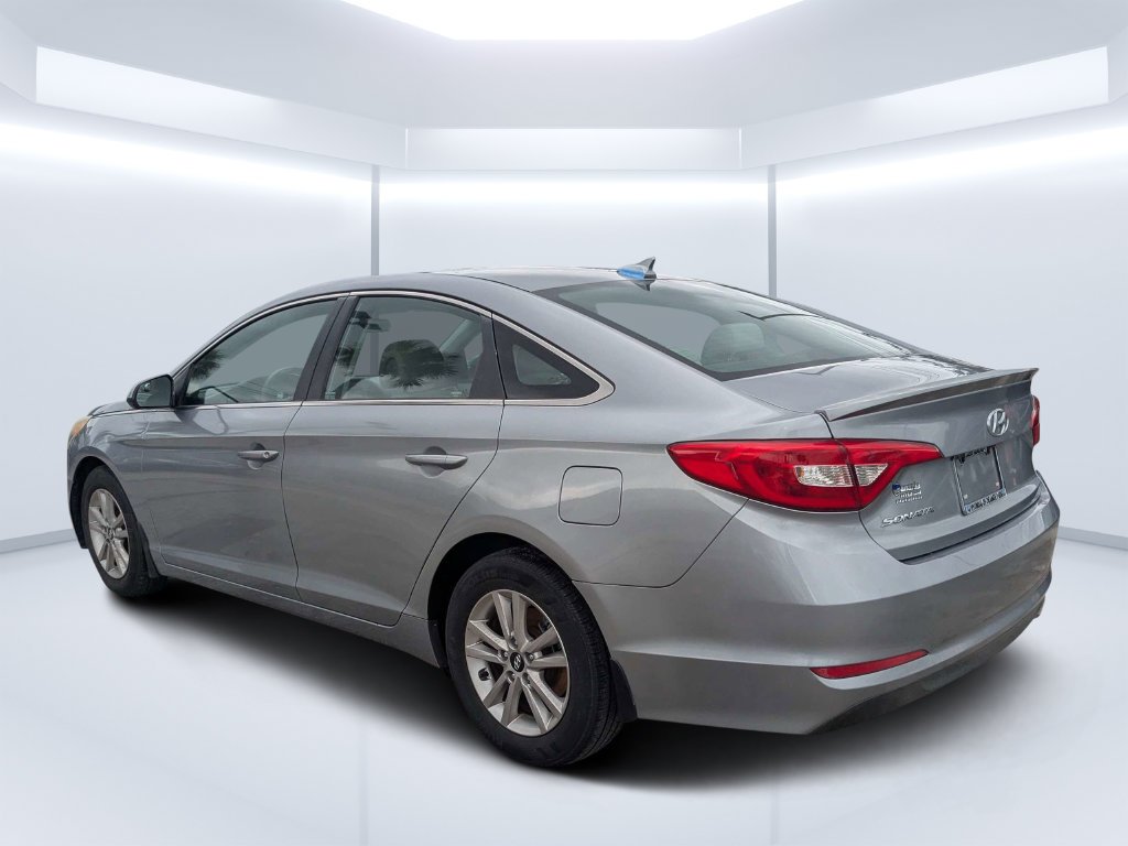 Used 2015 Gray Hyundai SE image 6