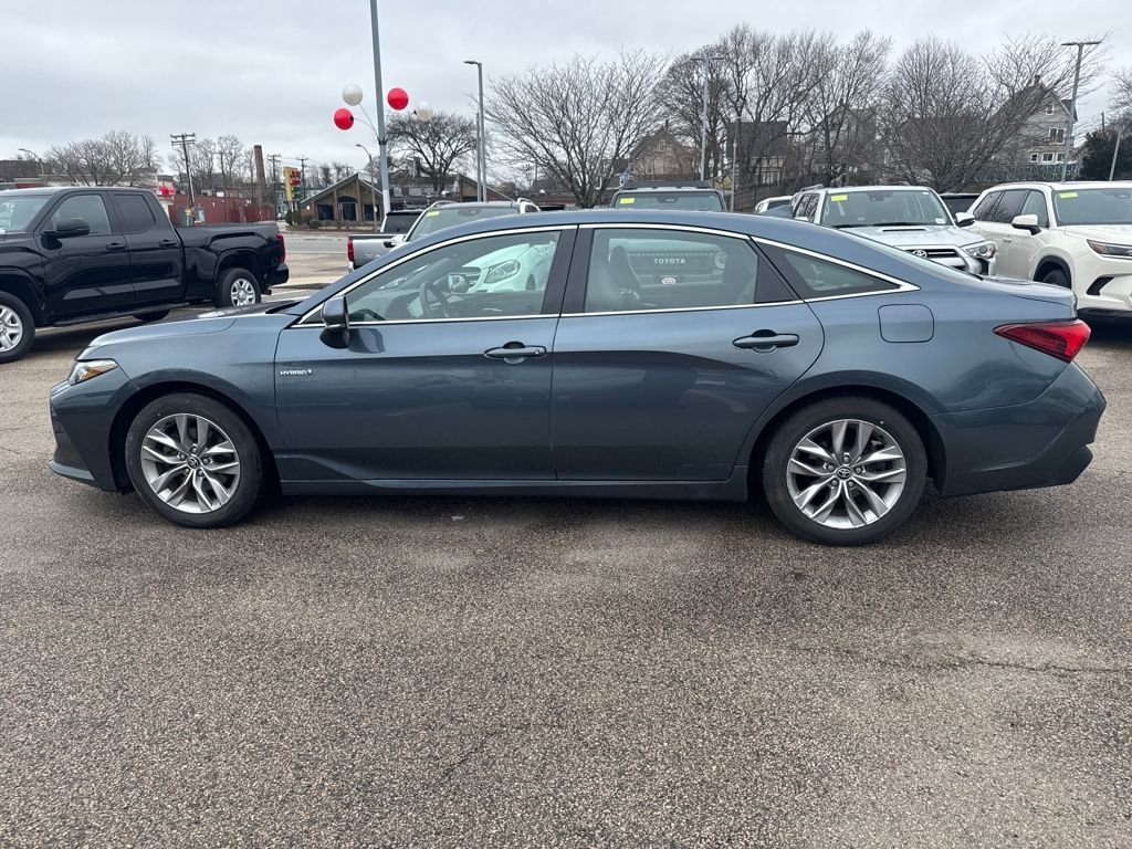 View vehicle photo 4