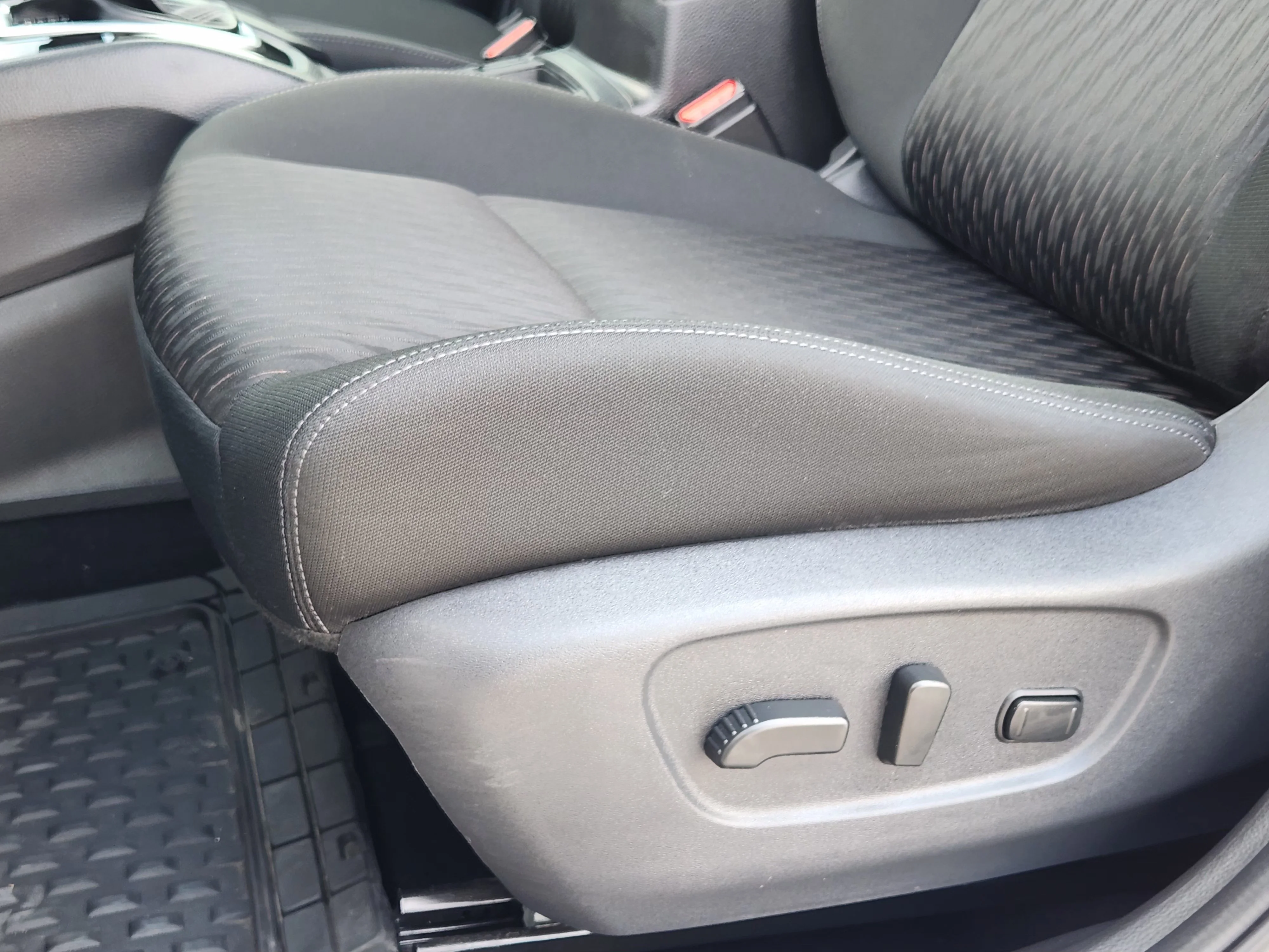 Used 2019 Brilliant Silver Metallic Nissan SV image 25