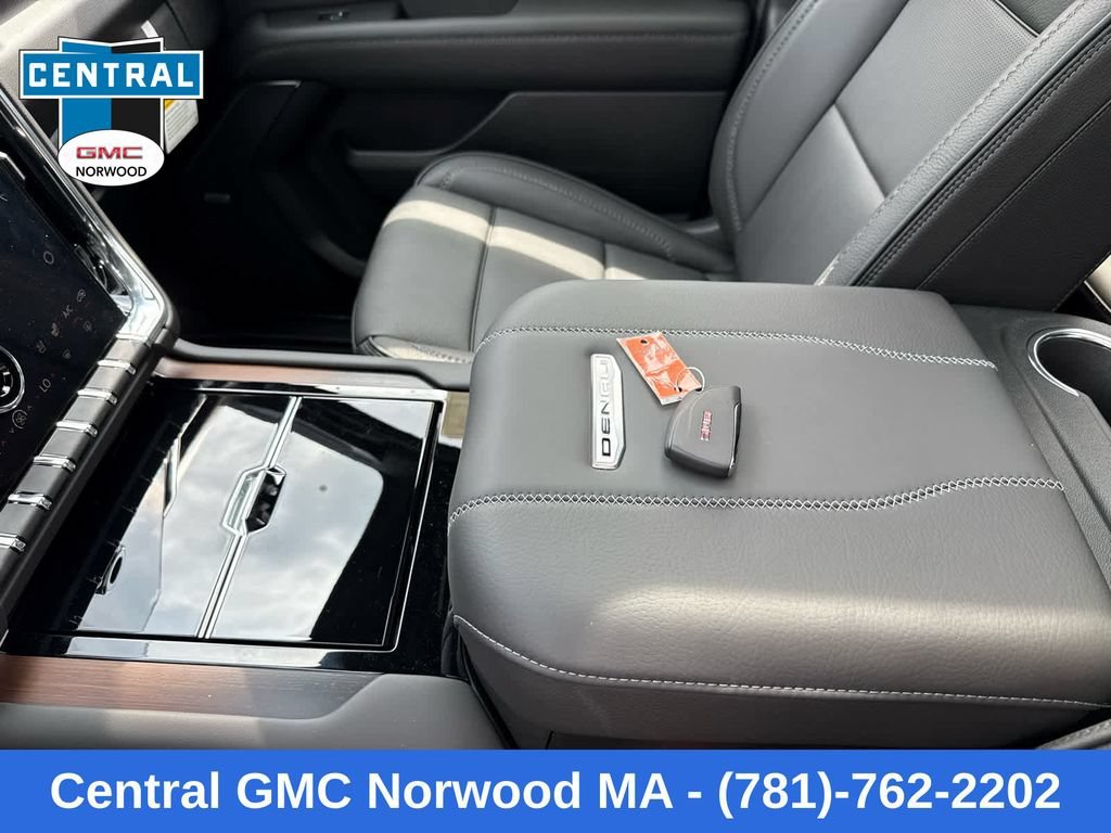 2026 GMC Yukon Denali - Photo 20