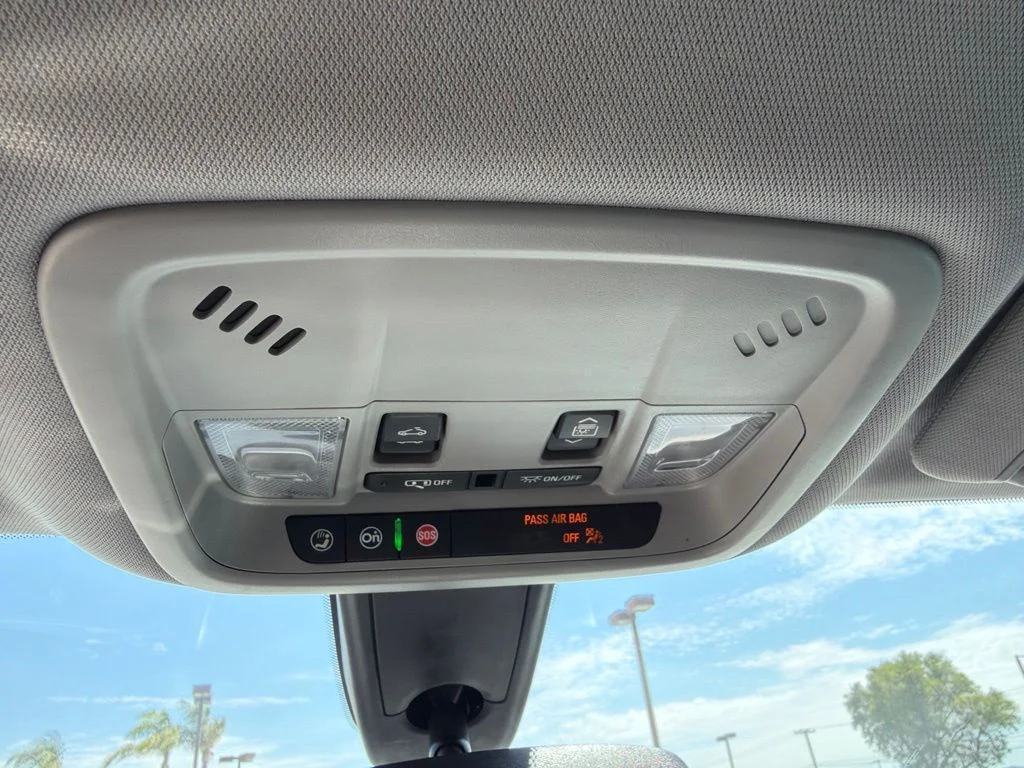 Used 2022 White Chevrolet LT image 19
