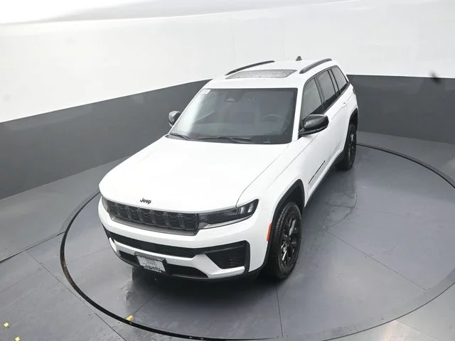New 2026 Bright White Clear-Coat Exterior Paint Jeep Laredo Altitude image 13