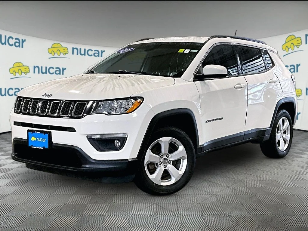 Used 2018 White Jeep Latitude image 3
