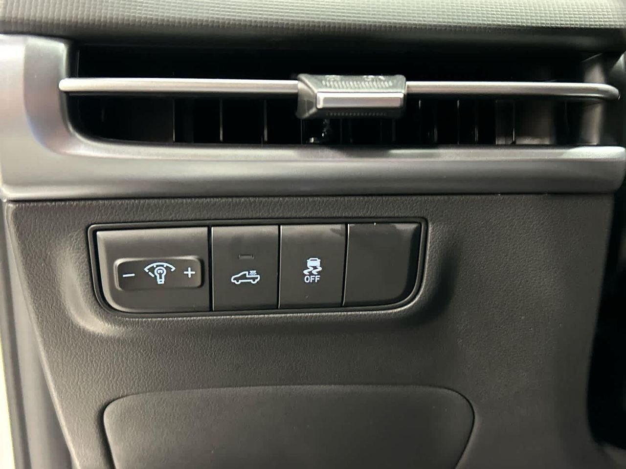New 2026 Atlas White Hyundai SEL Activity AWD image 28