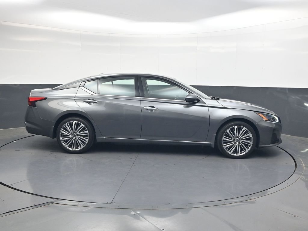 Used 2023 Gray Nissan 2.5 SL image 4