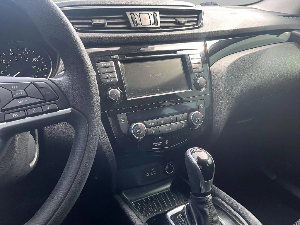 Used 2020 Gray Nissan SV image 7