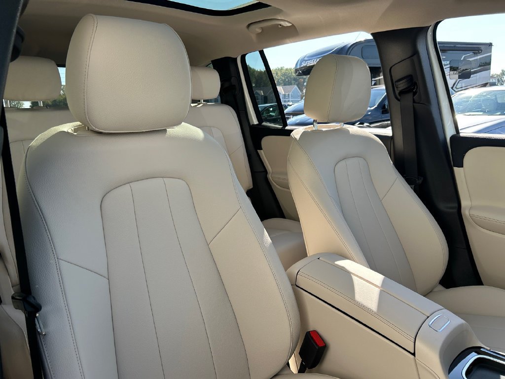 New 2026 Polar White Mercedes-Benz GLB 250 image 28
