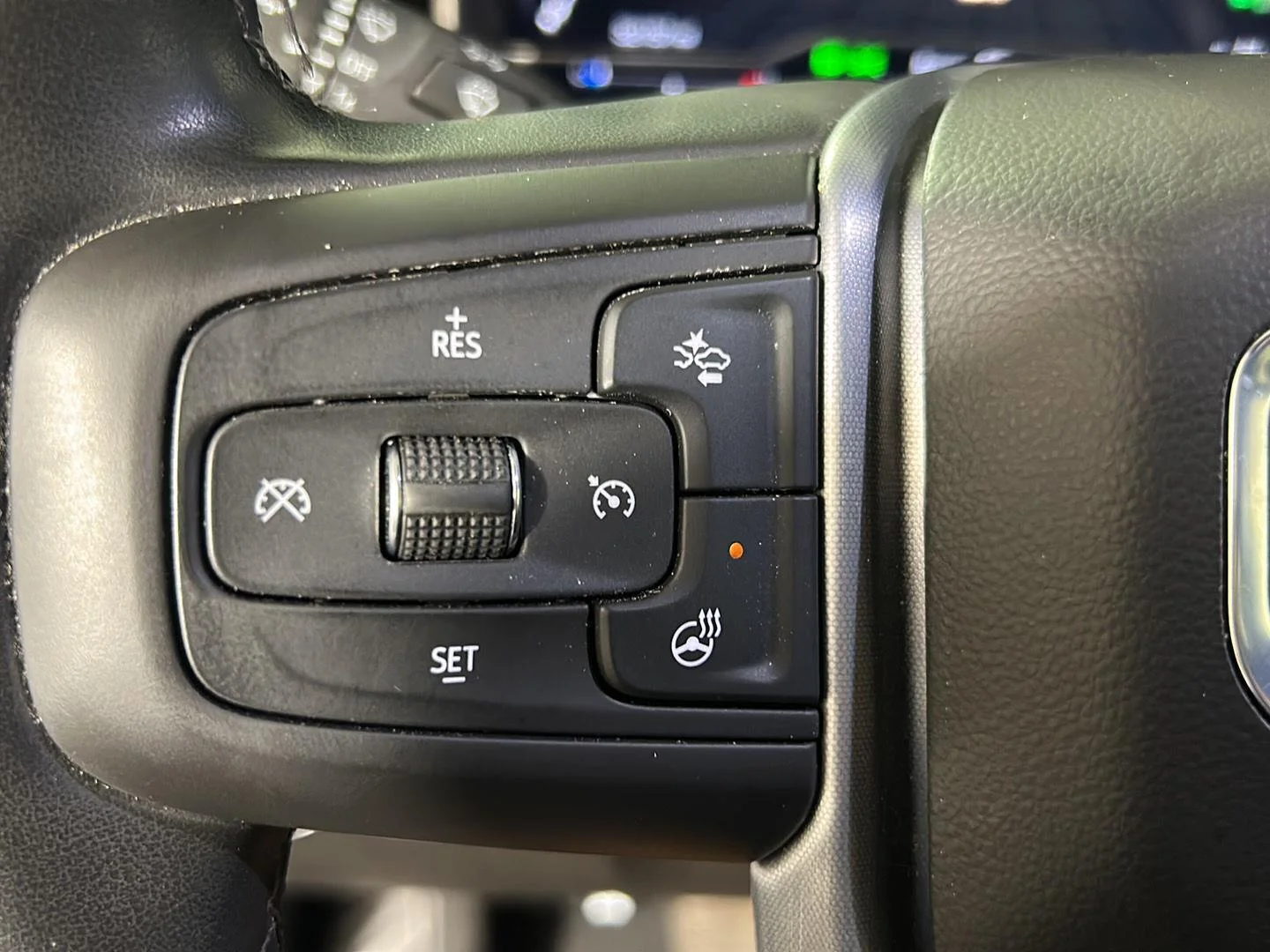 Used 2025 Sterling Metallic GMC SLE image 22