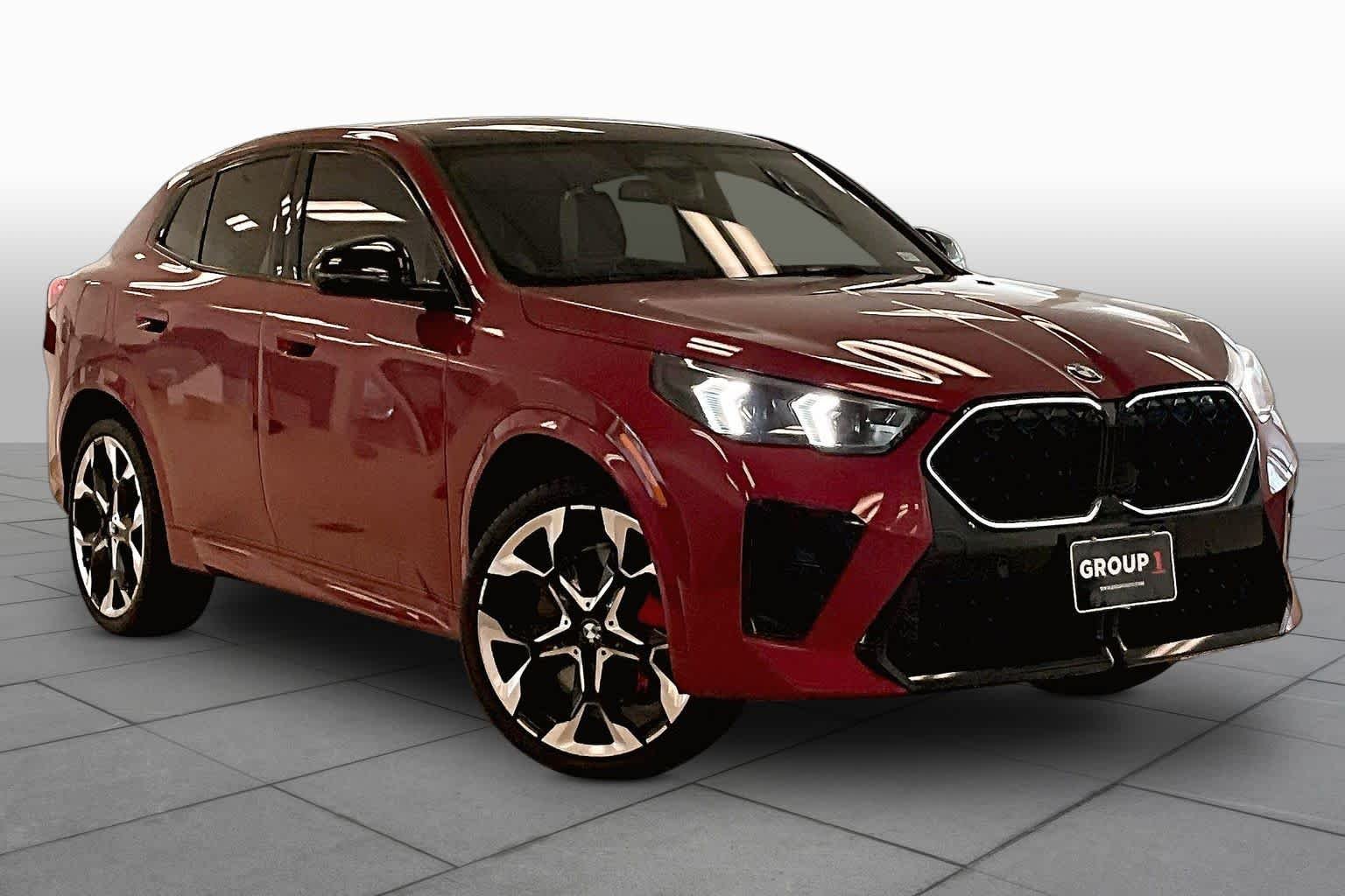Used 2025 Vegas Red Metallic BMW xDrive28i image 2