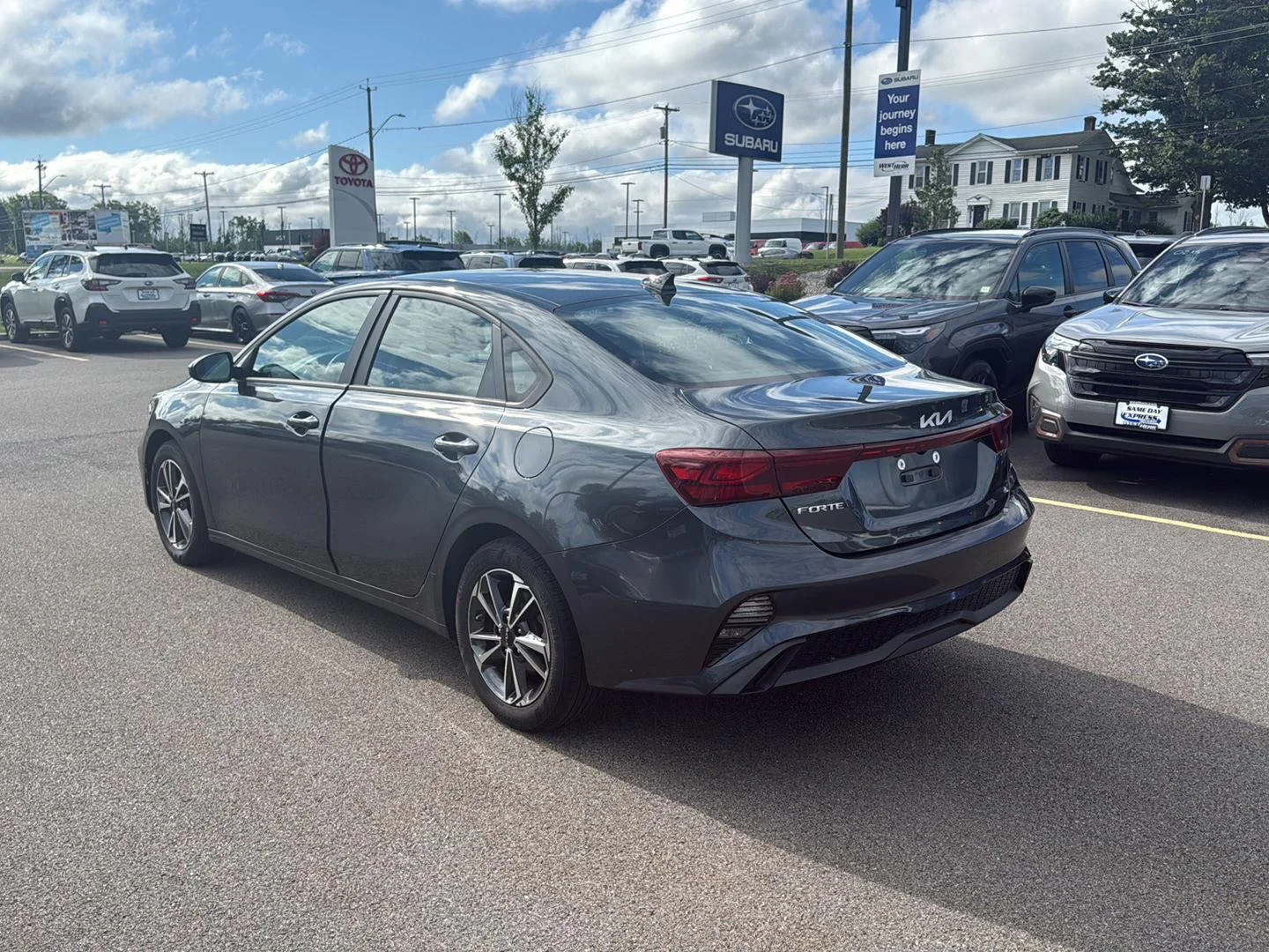Used 2023 Gravity Gray Kia LXS image 4