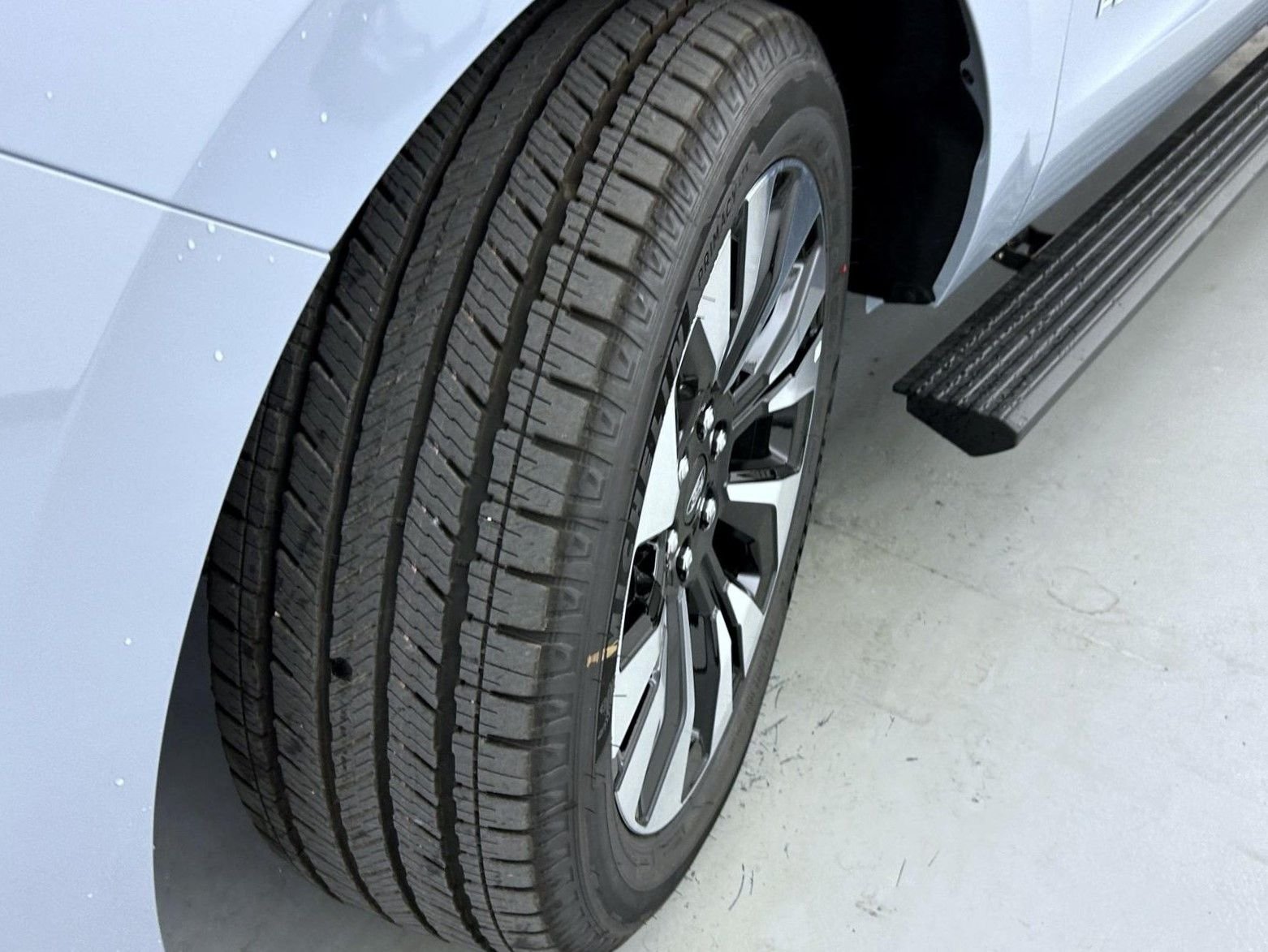New 2027 Glacier Gray Metallic Tri-Coat Ford Platinum image 27