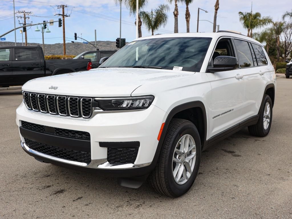 New 2026 Bright White Clear-Coat Exterior Paint Jeep Laredo image 7