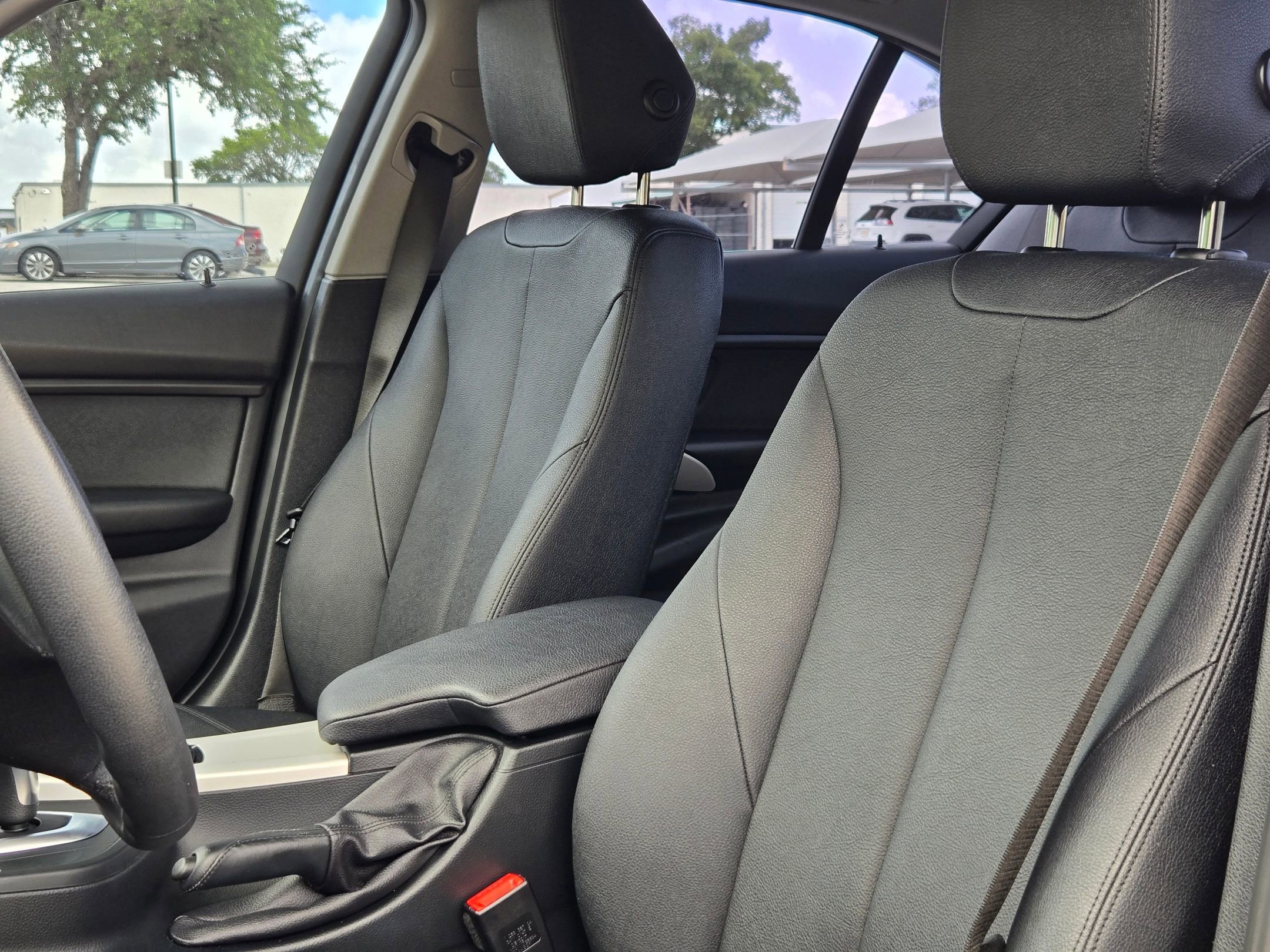 Used 2018 Black BMW 320i image 10