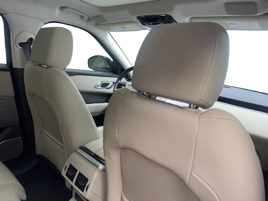 Used 2023 White Land Rover R-Dynamic S image 45