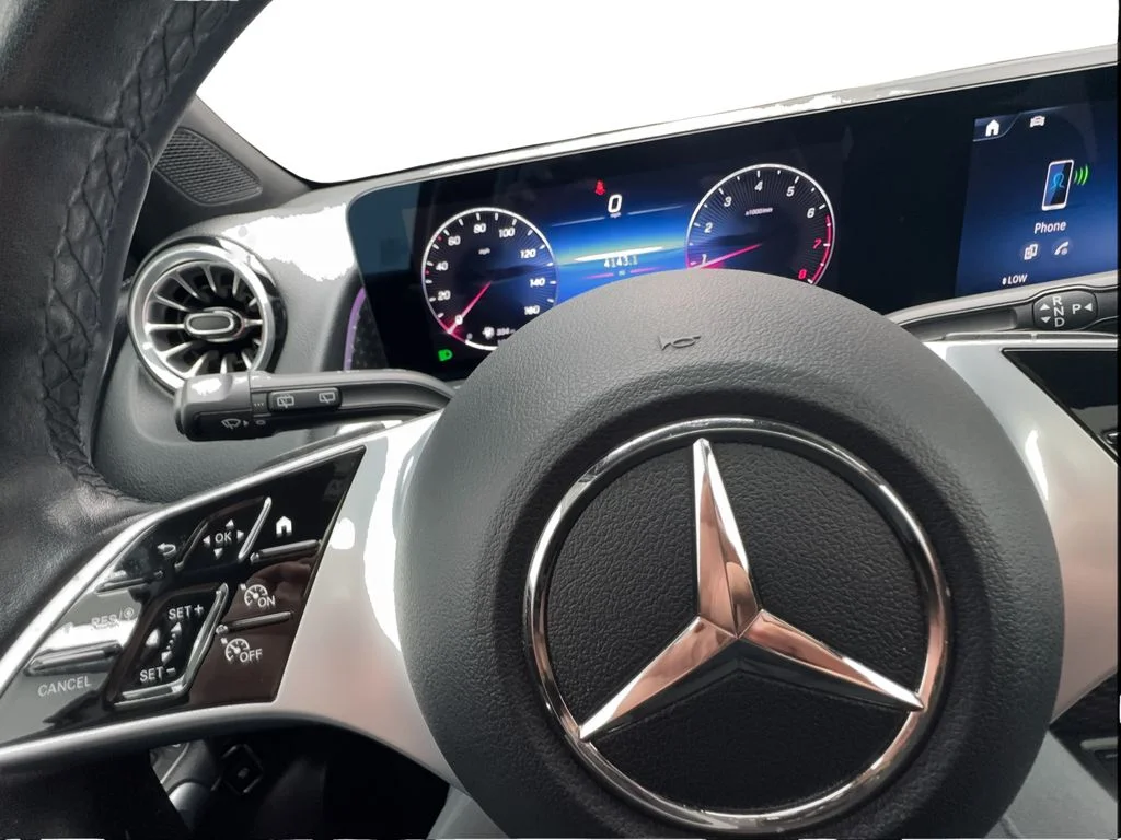 Used 2025 White Mercedes-Benz GLB 250 image 37