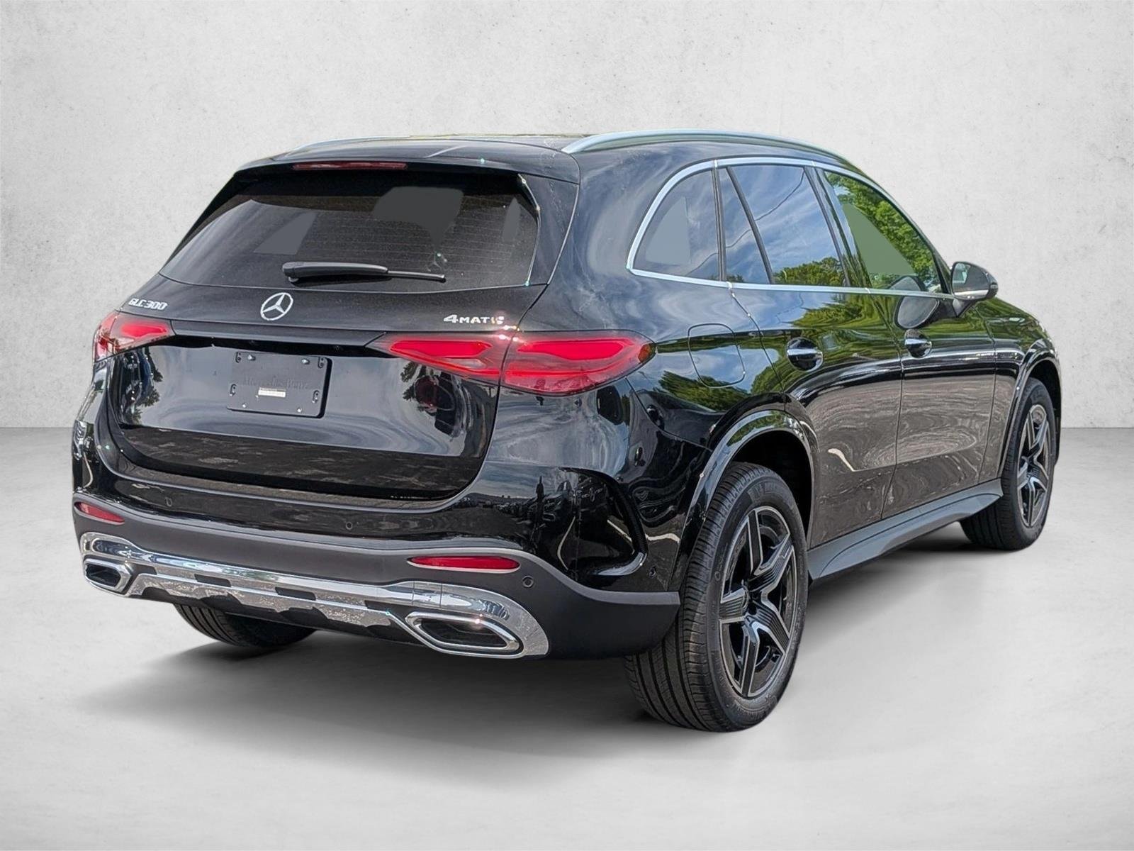 New 2026 Black Mercedes-Benz GLC300 image 2