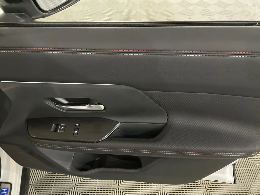 New 2026 Aspen White TriCoat / Super Black Two-tone Nissan SR image 24