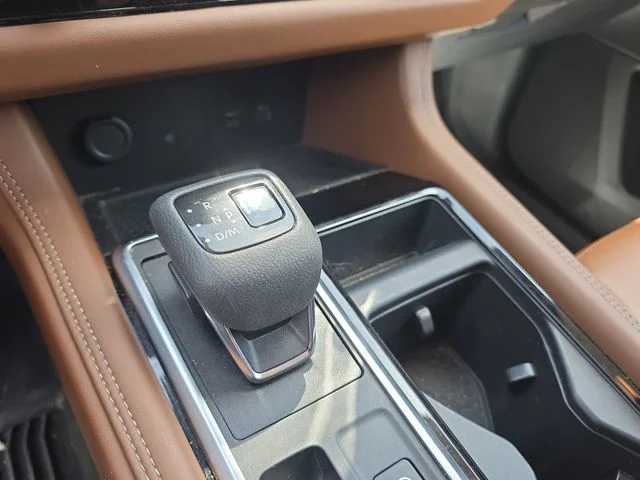 Used 2023 White Nissan Platinum image 20
