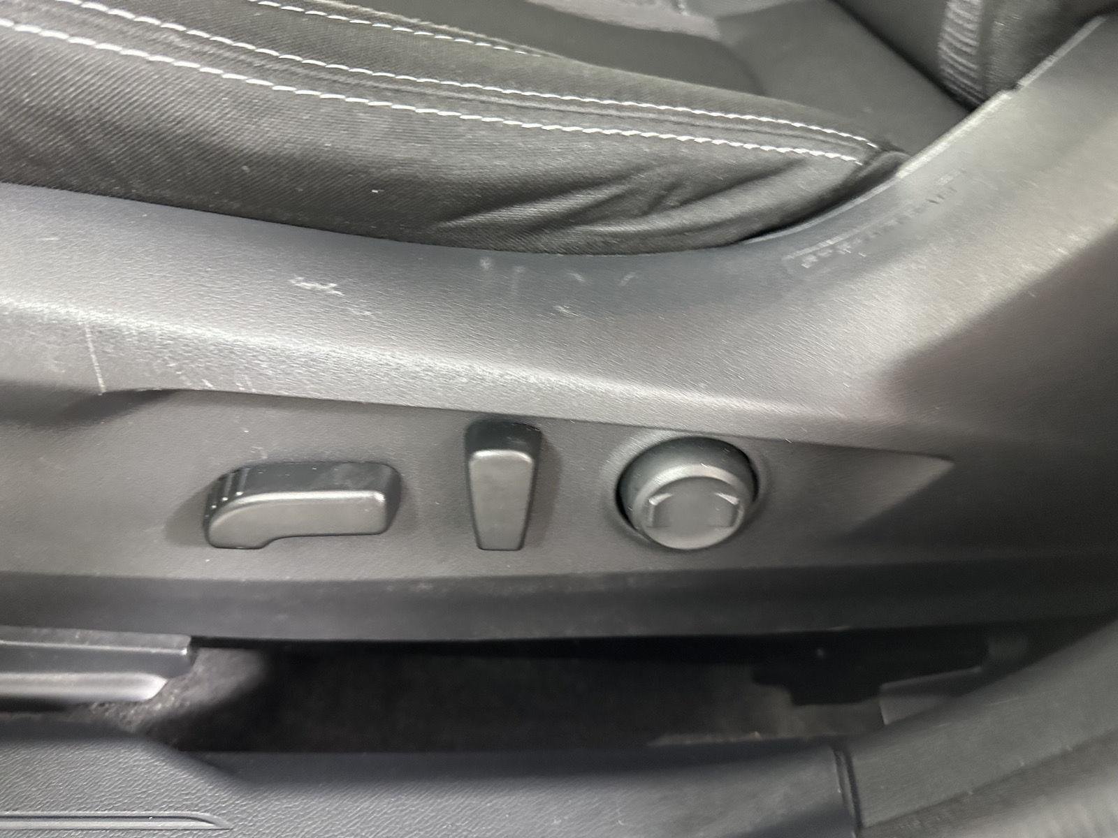 Used 2021  Subaru  image 26