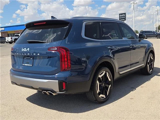 Used 2025 Midnight Lake Blue KIA S Front-Wheel Drive image 3