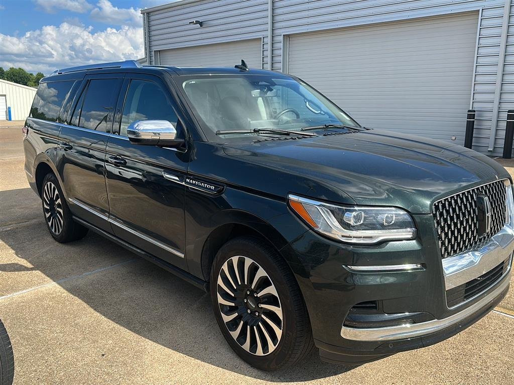 Used 2023 Manhattan Green Metallic Premium Colorant Lincoln Black Label image 2