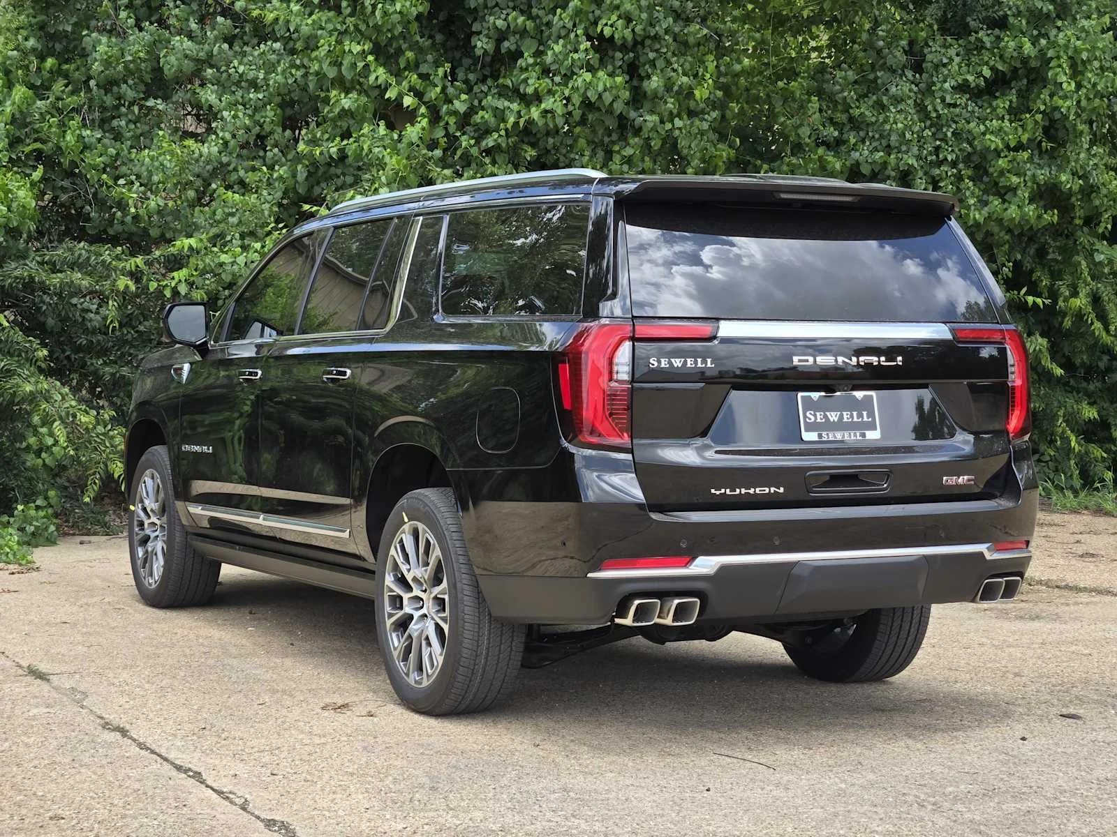 2026 GMC Yukon XL Denali - Photo 4