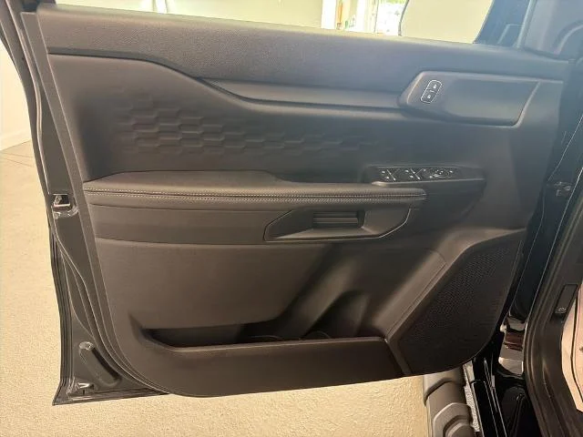New 2026 Shadow Black Ford XLT image 27