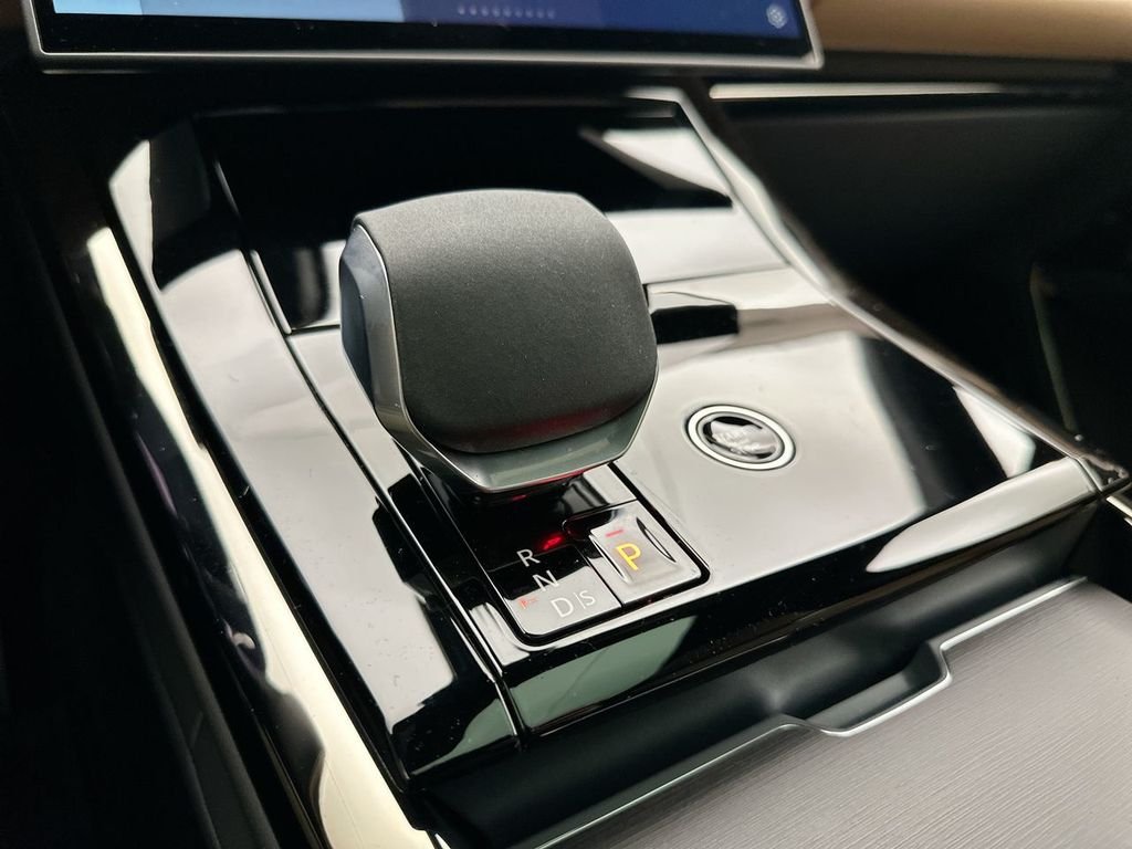 New 2026 Varesine Blue Land Rover Dynamic SE image 12