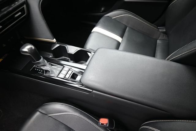 Used 2025  Toyota SE image 31