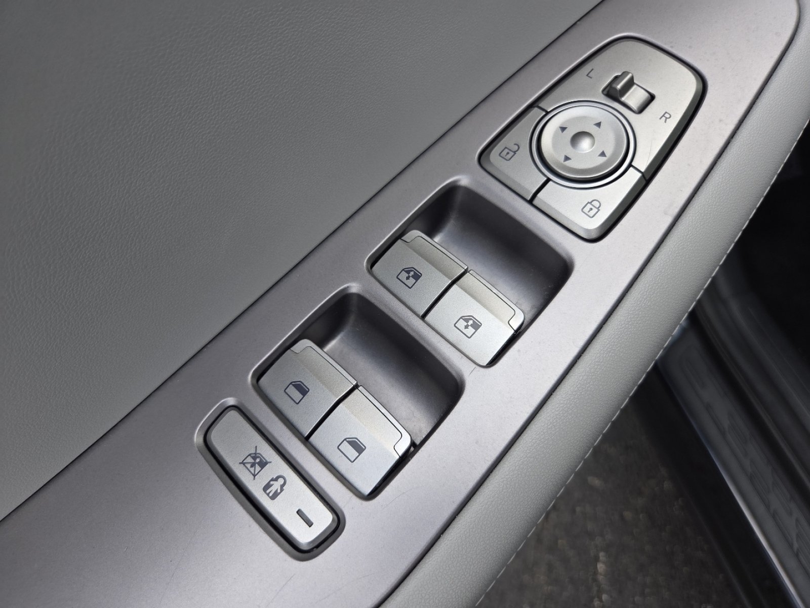 Used 2024 Moonlight Hyundai SEL image 30